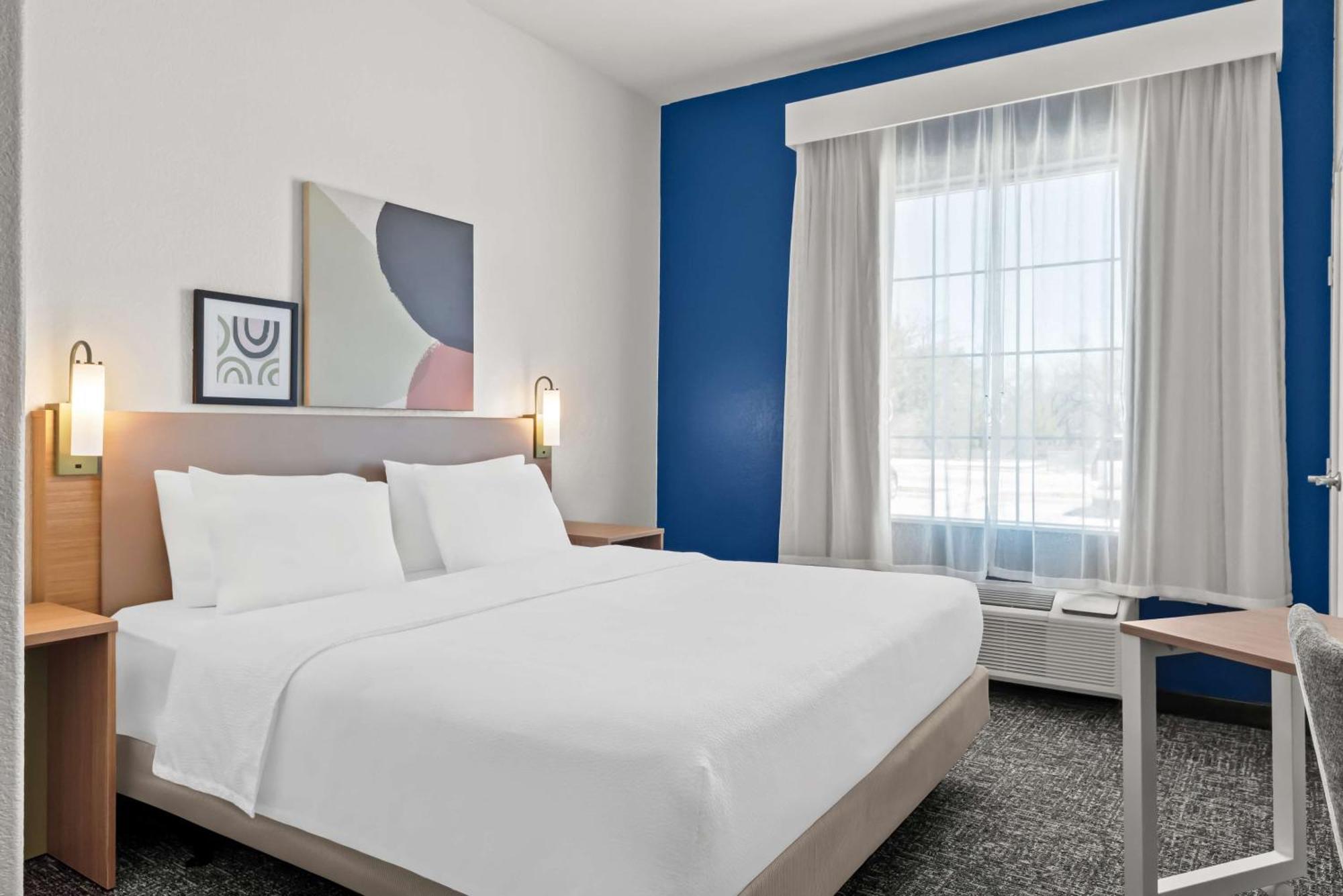Spark By Hilton Selma
