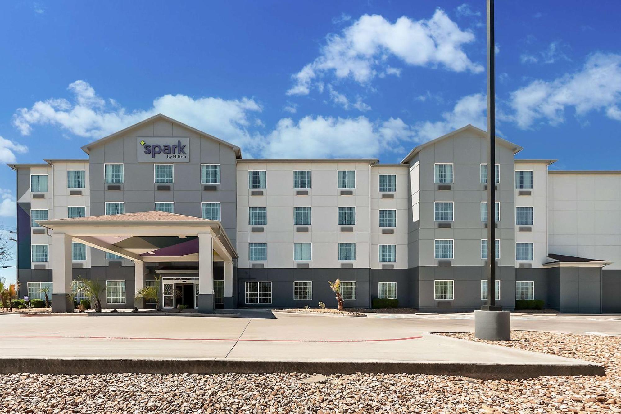 Spark By Hilton Selma